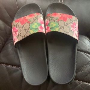Gucci GG Blooms Supreme Slides